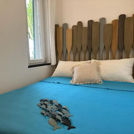 Marta Villa *